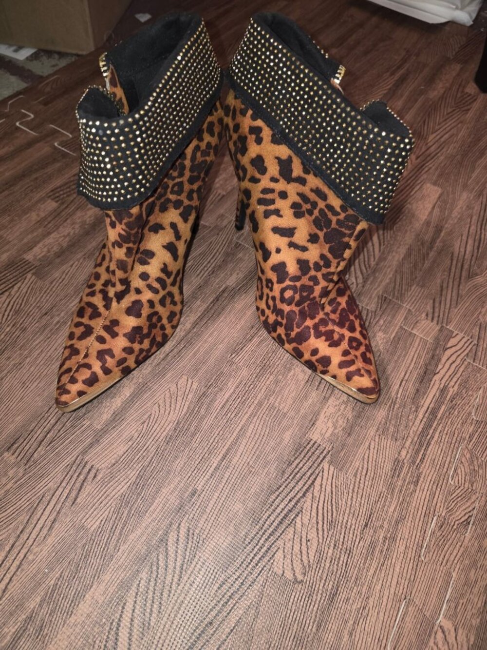 ShoeDazzle Leopard Print Stiletto Ankle Boots With Gold Studded Cuff Size 9.5 Fa